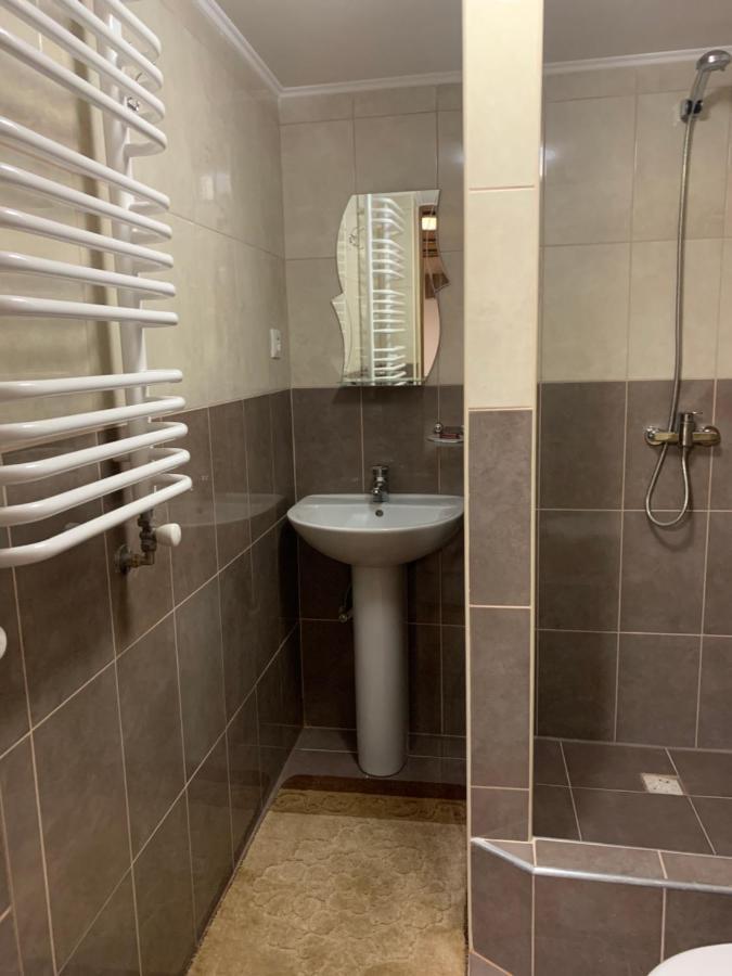 Вишиванка Dilyatyn Esterno foto
